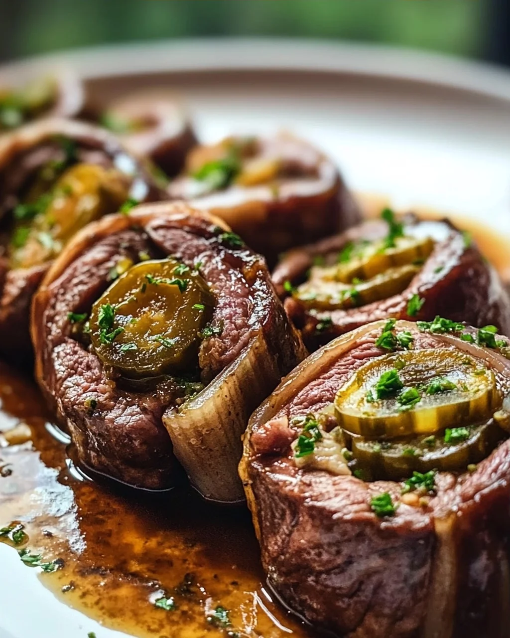 Zarte Rinderrouladen im Ofen: Zart geschmort, einfach & lecker!